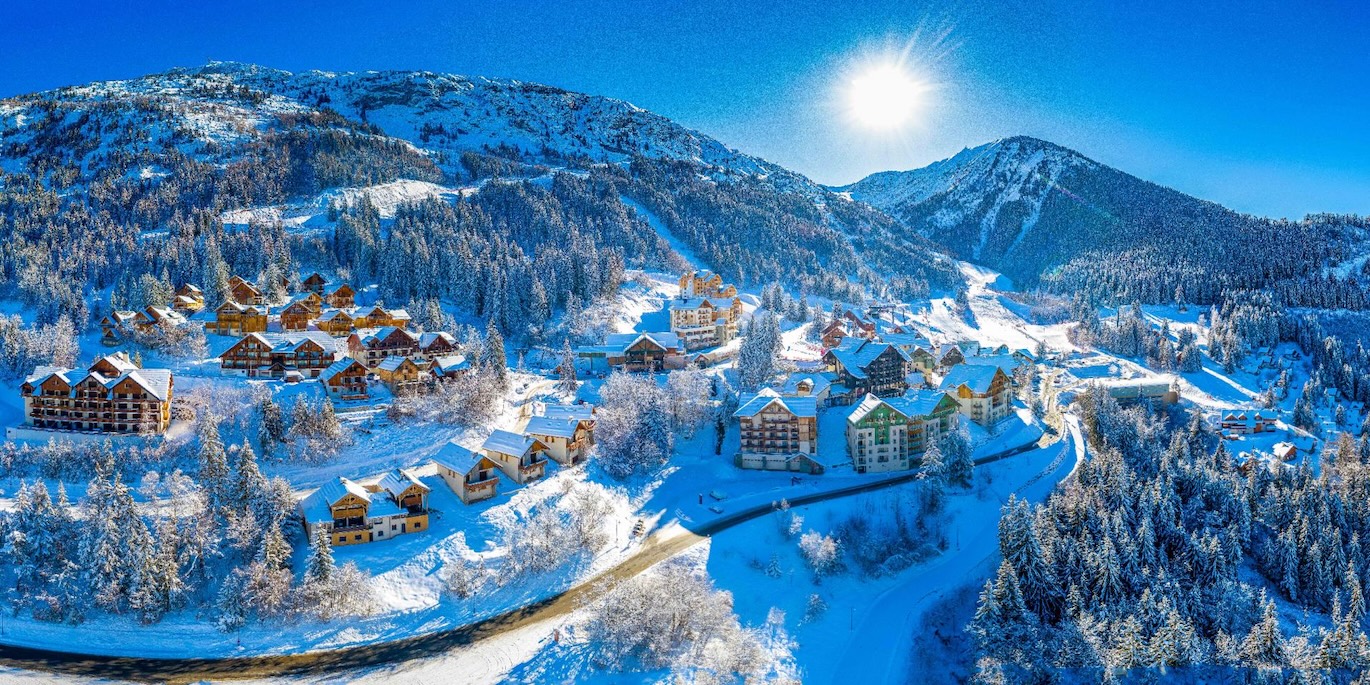 Oz 3300 réinvente l’hiver en immersion totale au coeur de la nature.